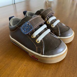 See Kai Run Lucci Brown Leather Sneaker Size 4